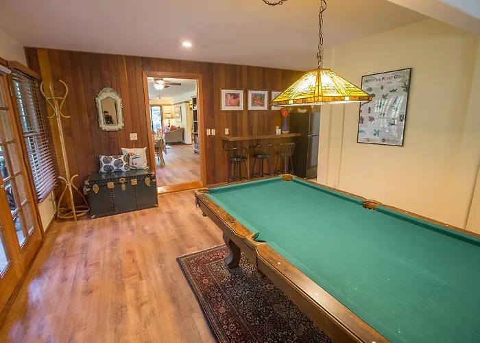 Cabin: Hale Mauna Loa Upper Level With Shared Hot Tub